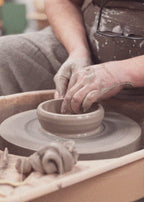 Beginner wheel throwing pottery workshop in Setúbal